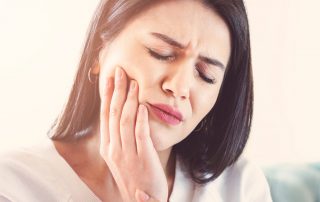 Woman-suffering-from-toothache